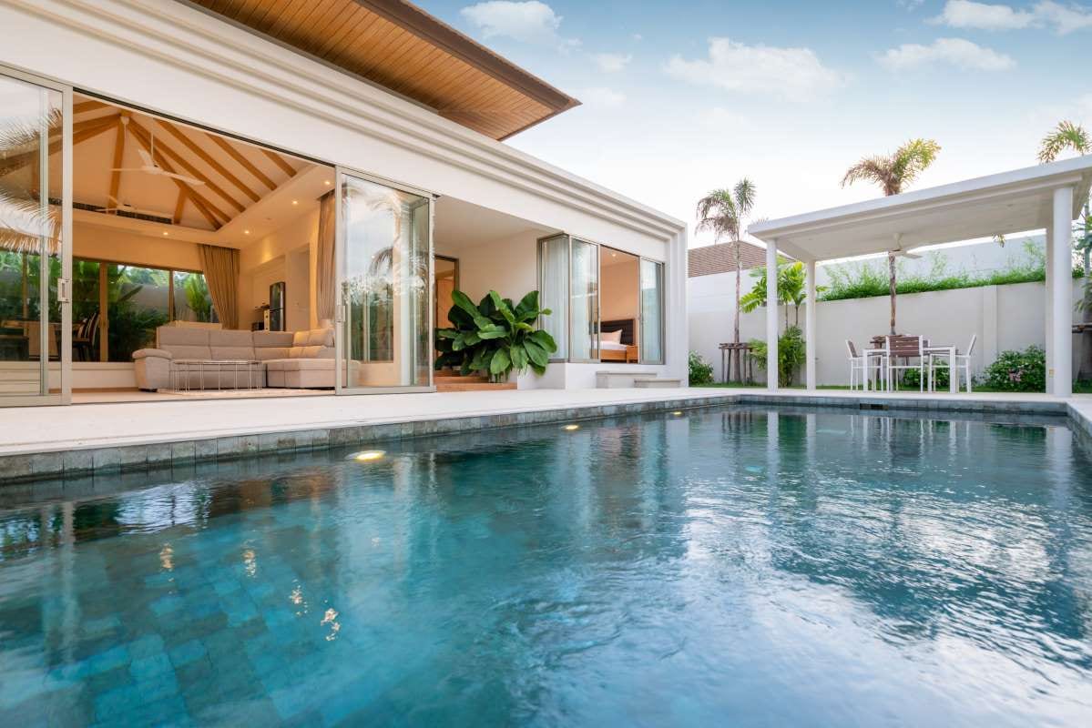 Modern villa exterior with an infinity pool and landscaped garden