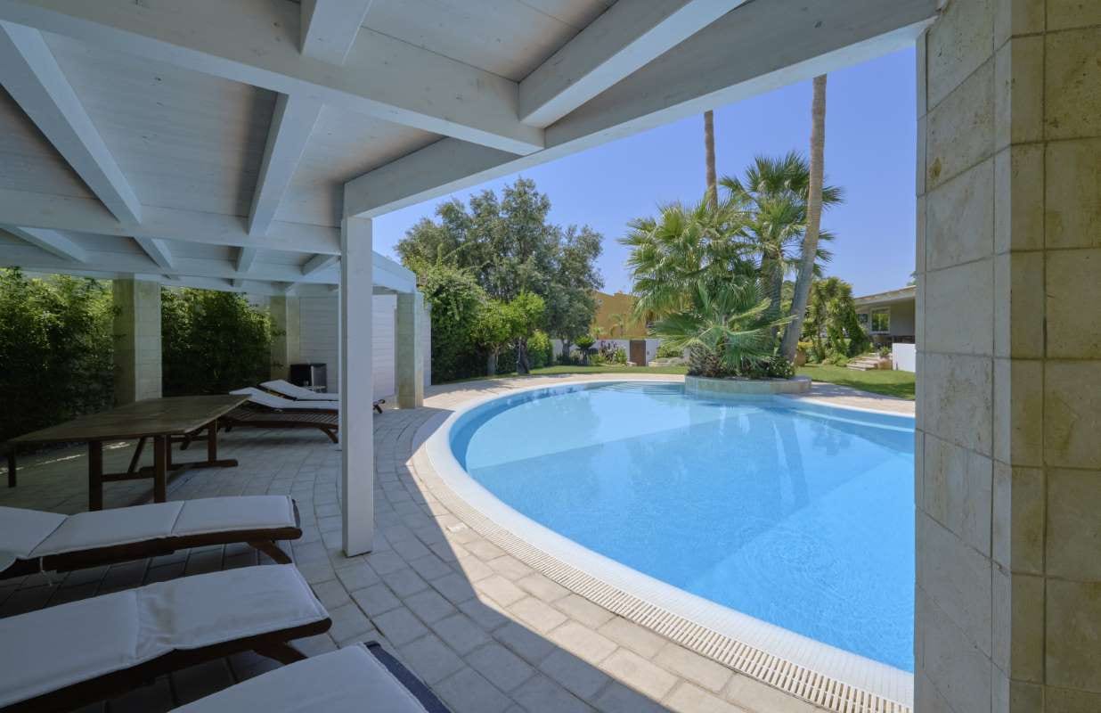 Elegant private house with swimming pool and garden in the Sicilian countryside