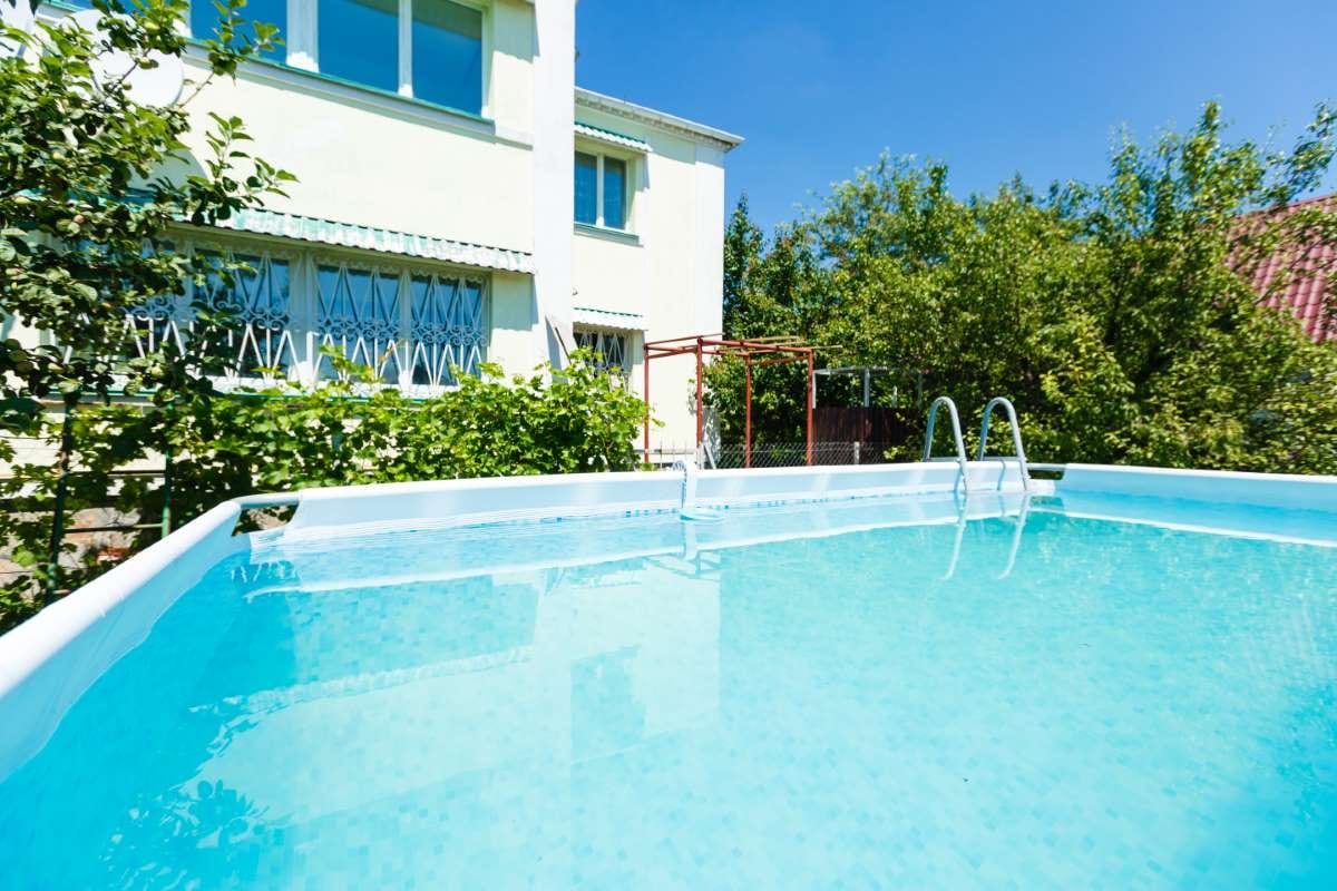 Swimming pool in front of a house, matching a last-minute service request topic